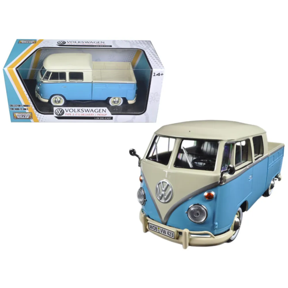 Motormax 79343LTBL-CRM — Volkswagen Type 2 Double Cab Pickup Light Blue and Cream Model