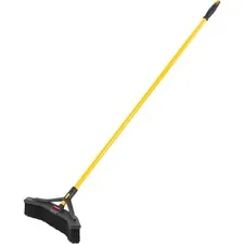 Rubbermaid RCP 2018727CT - Rubbermaid Commercial Maximizer PushCenter 18 Broom - Polypr