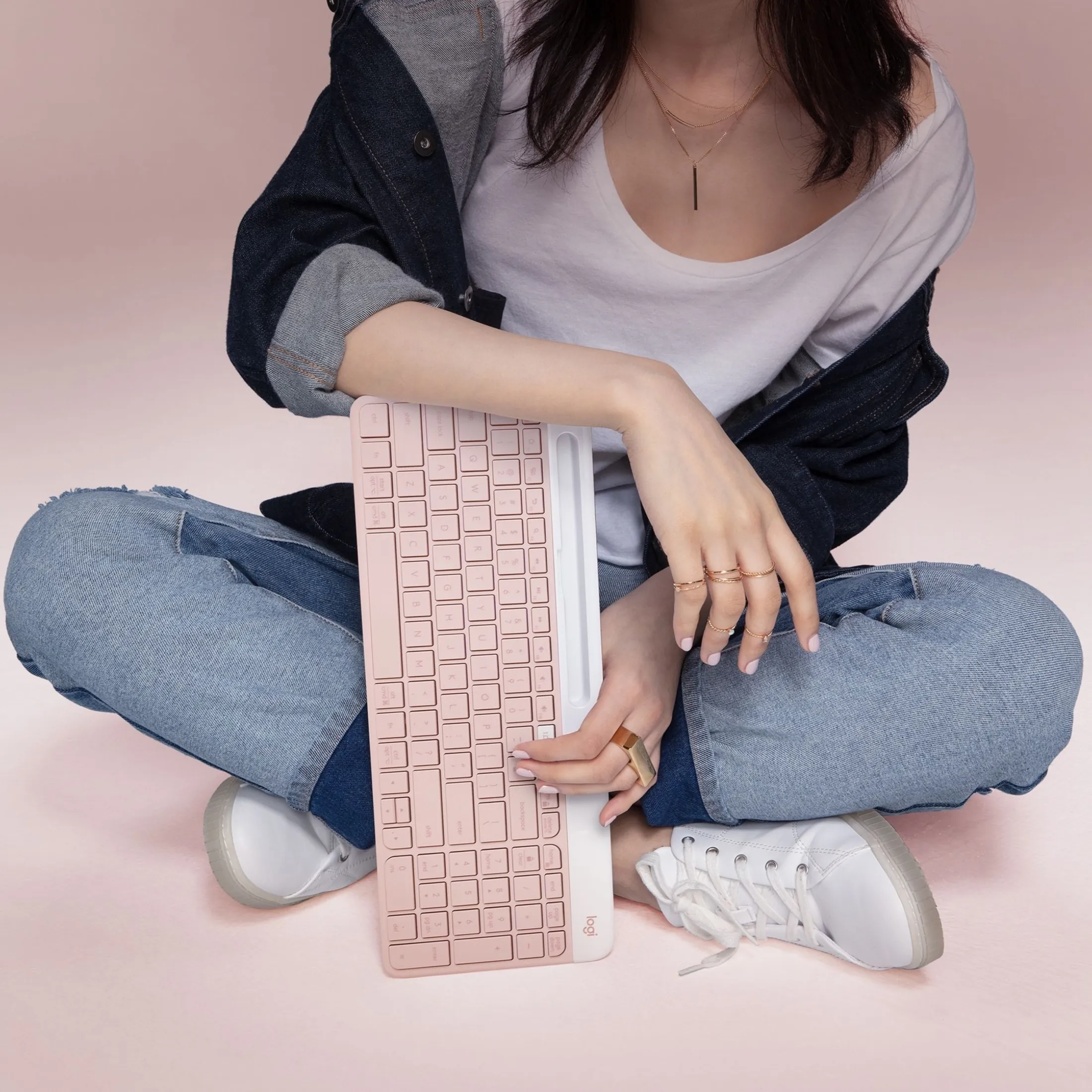 Logitech 920-011477 — SLIM MULTI-DEVICE WIRELESS KEYBOARD K585 - ROSE - US