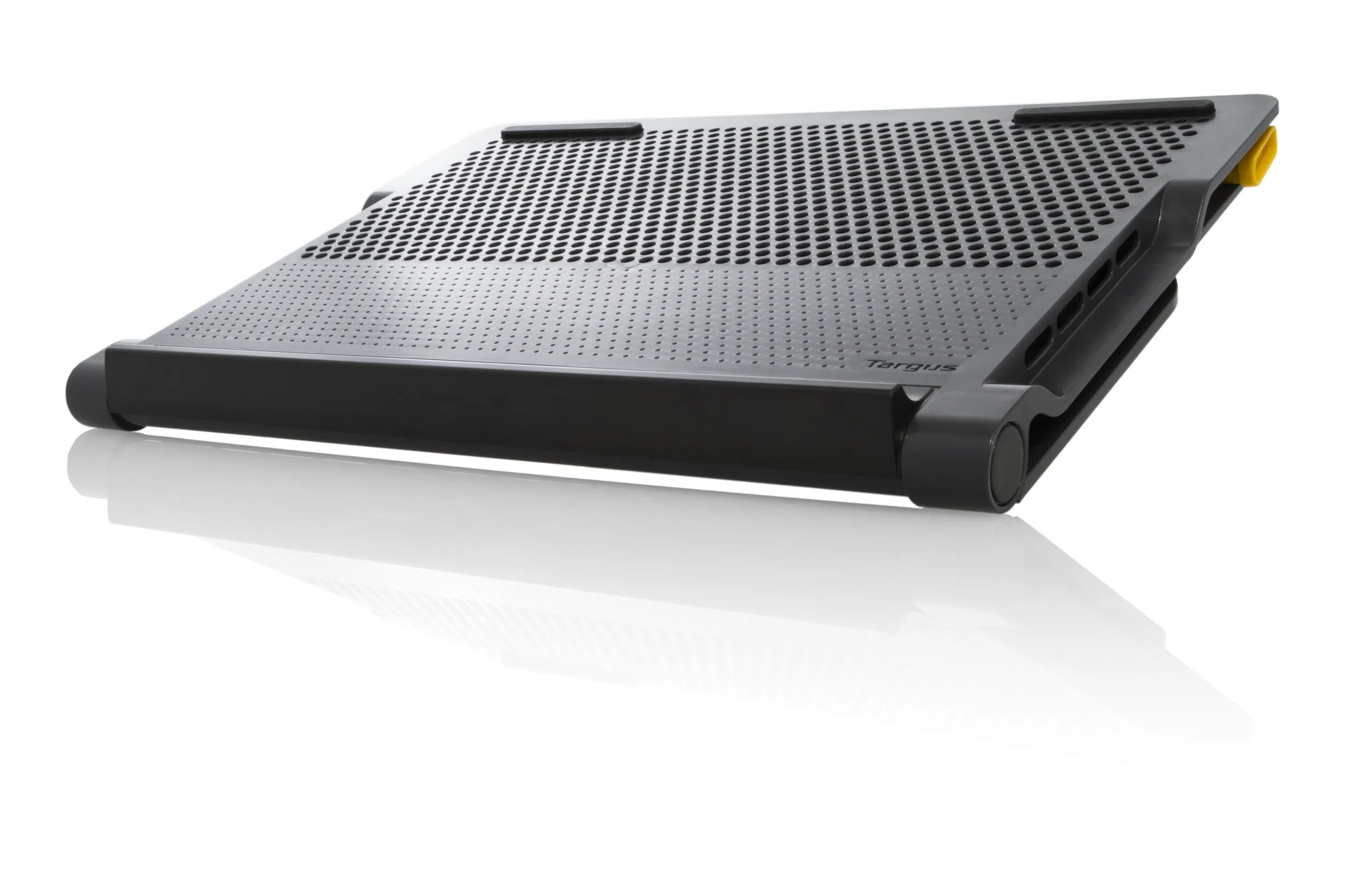 Targus AWE81US — Targus Chill Mat + with 4-port Hub