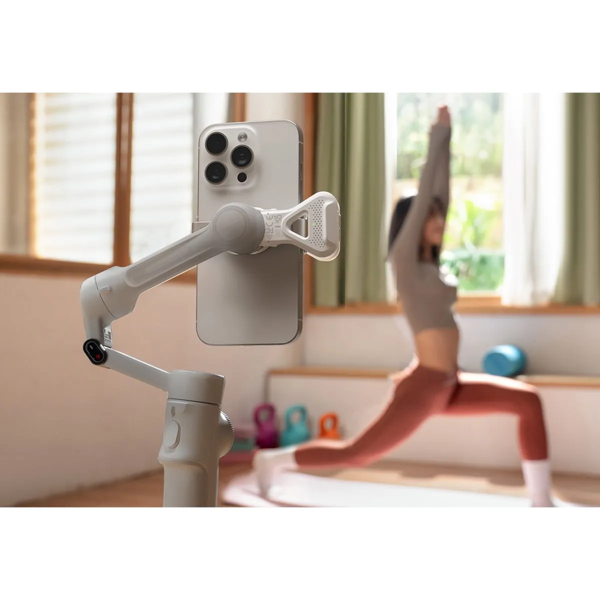 Insta360 CINSABQA_FLOW2LITE10 — Insta360 Flow 2 Lite AI Tracker Bundle - Summit White