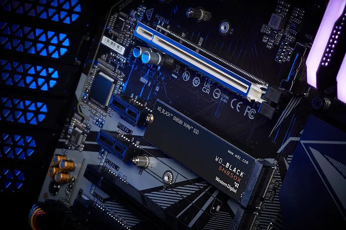 Western Digital-WDS200T2X0E-00BCA0