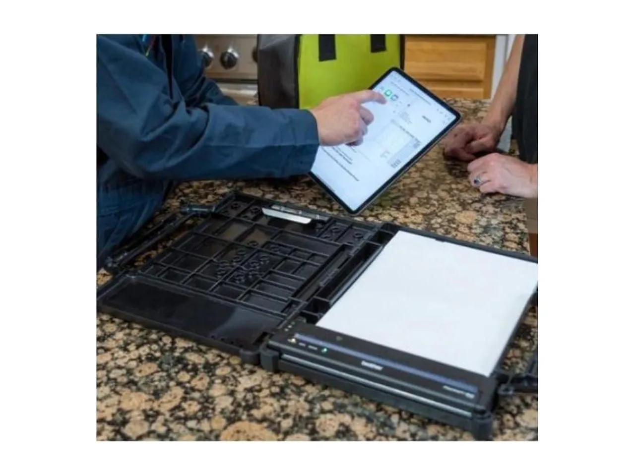 Brother PJ823 — POCKETJET 8, 300DPI, 8.5IN WIDTH, THERMAL PRINTER WITH USB C CONNECTIVITY/CHARGI