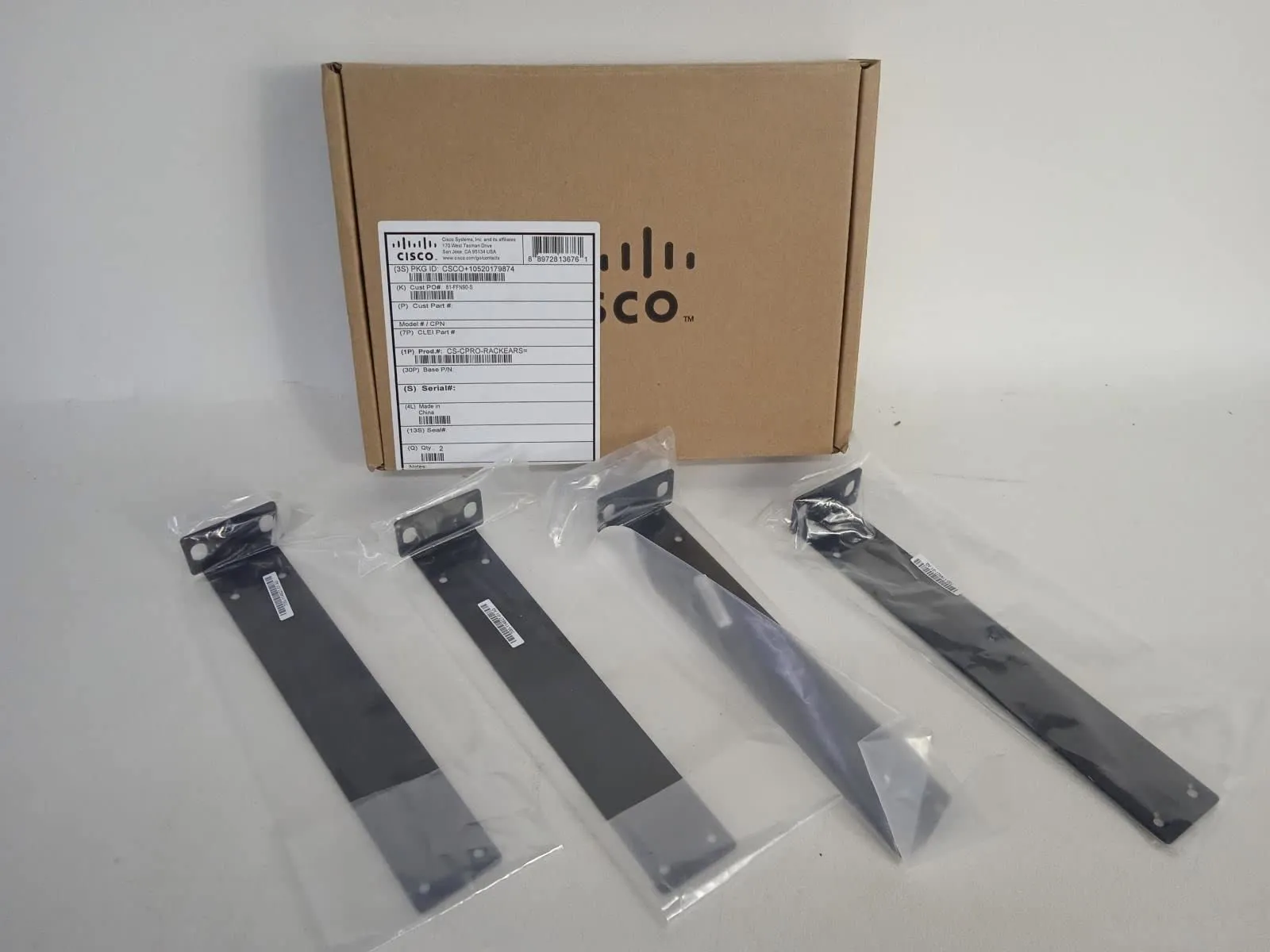 Cisco CS-CPRO-RACKEARS= — RACK EARS FOR THE CODEC PRO- FOR MOUNTING IN RACK