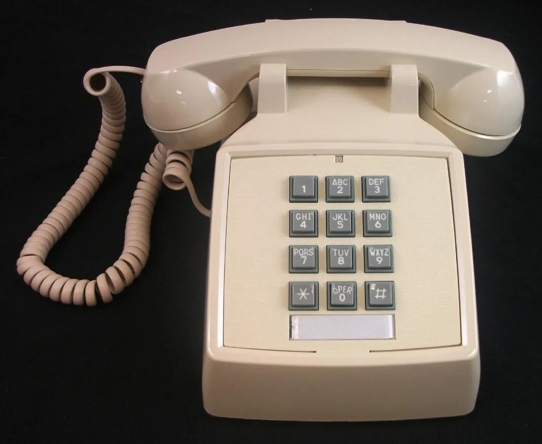 Cortelco ITT-2500-V-IV — 250009-VBA-20M Desk w/ Volume IVORY