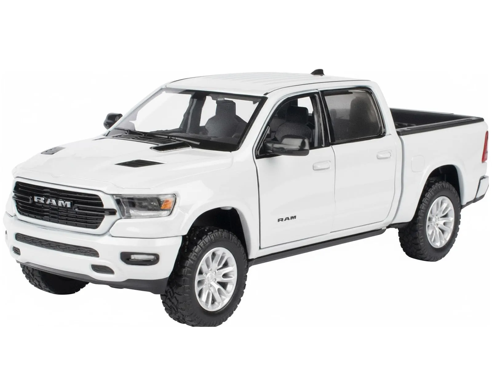 Motormax 79357W — 2019 RAM 1500 Laramie Crew Cab Pickup Truck White "Timeless Legends" Series 1/24 Diecast Model Car by Motormax