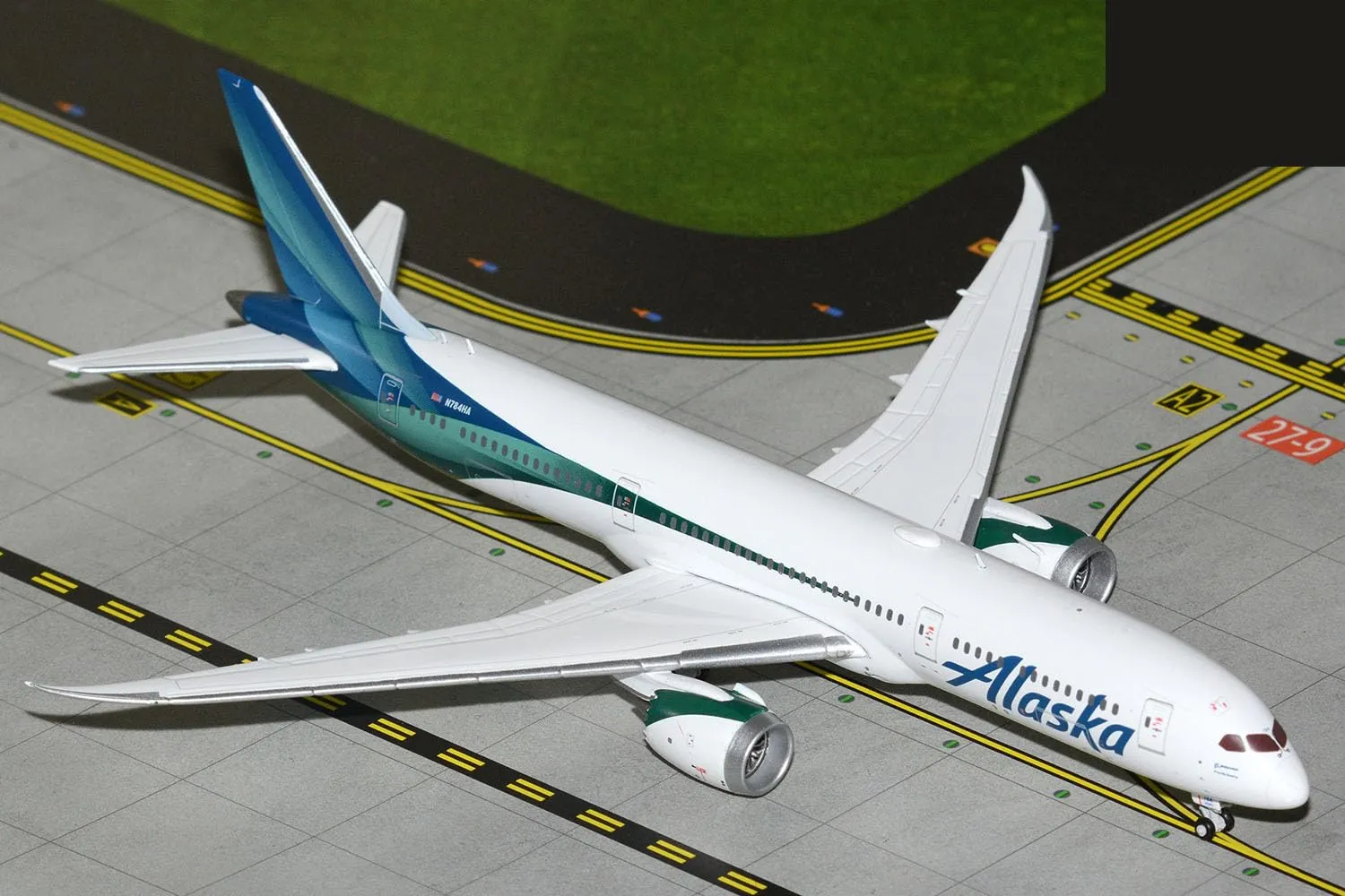 GeminiJets GJASA2400 — Boeing 787-9 Commercial Aircraft "Alaska Airlines" (N784HA) White with Blue and Green Tail 1/400 Diecast Model by GeminiJets